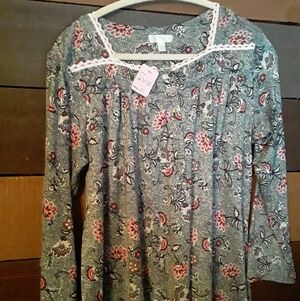 NWOT Secret Treasures Medium 8-10 Girly Grey With Pink Flowers Long Sleeve